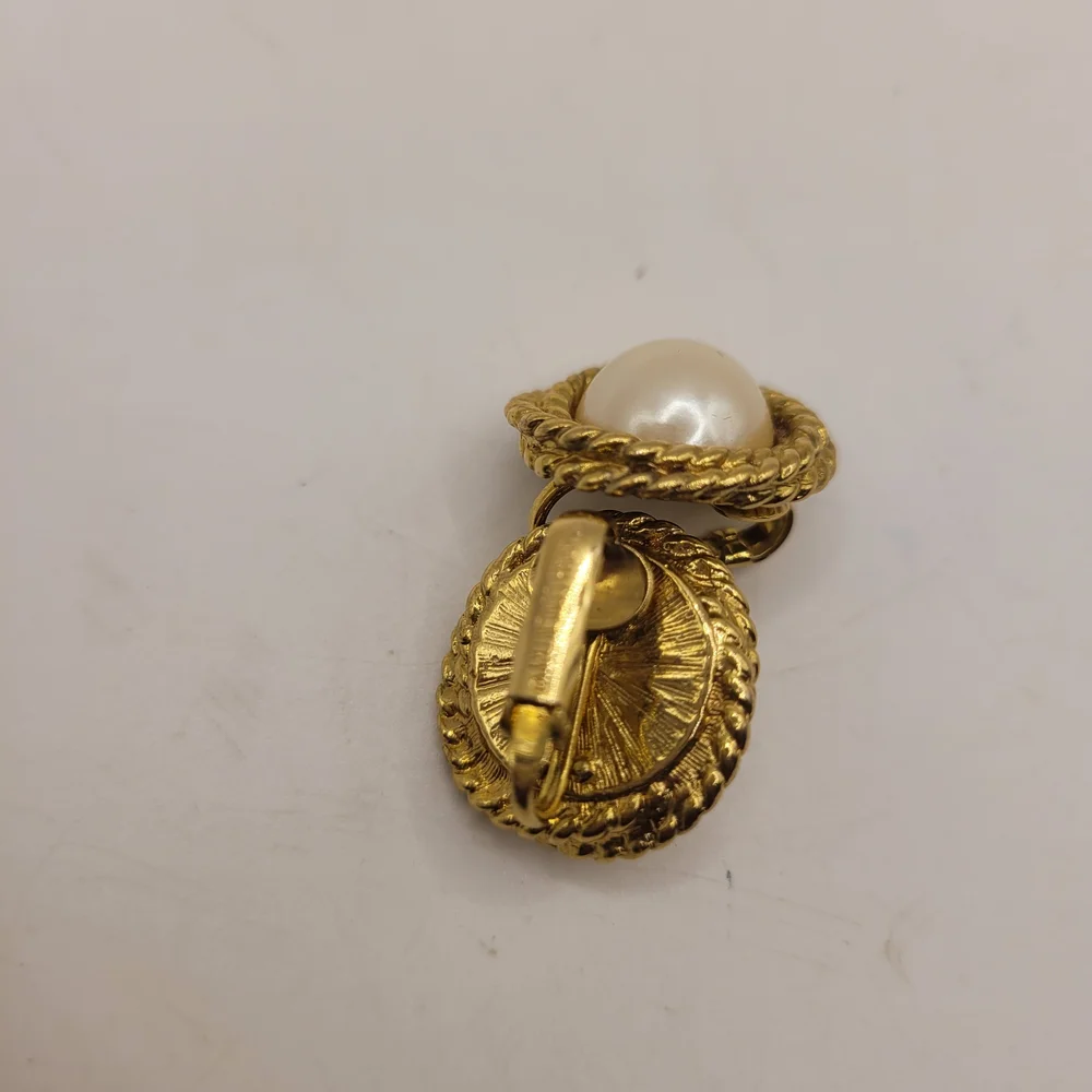 Sarah Coventry Gold and Cream Earrings